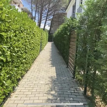 Casa de Férias Singolo Kompleksi Lura 3 *
